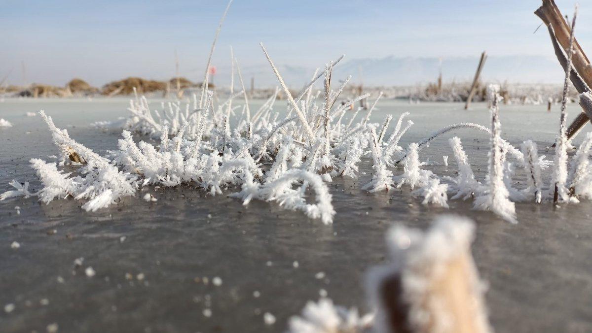 Erzurum'da nehirler buz kesti
