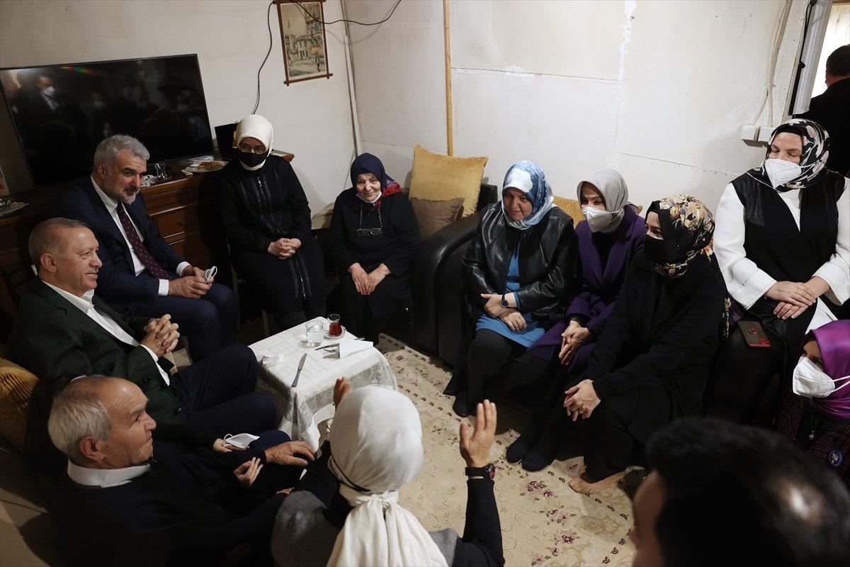 Cumhurbaşkanı Erdoğan, Hatem Kurt’u evinde ziyaret etti