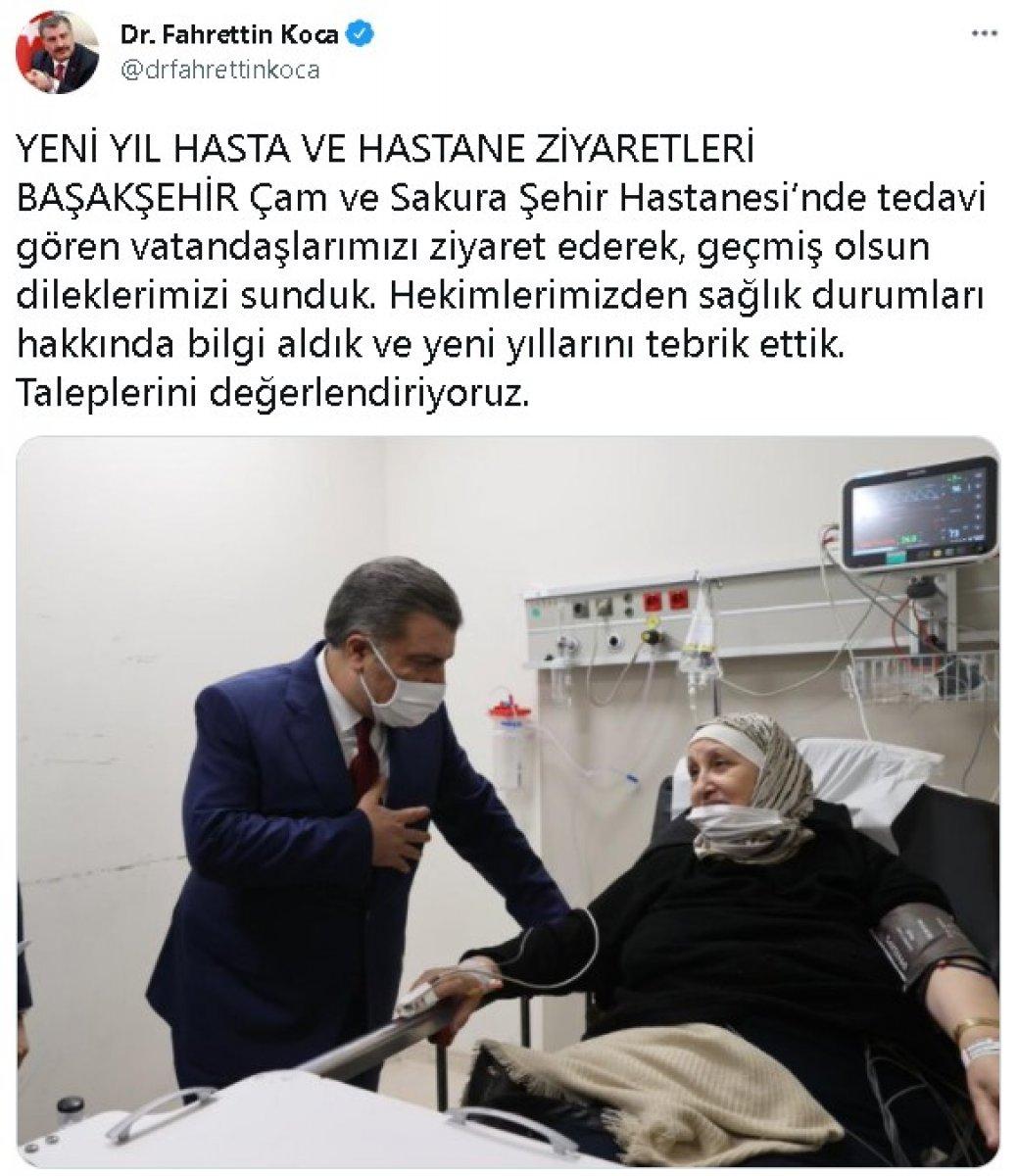 Sağlık Bakanı Fahrettin Koca, yılbaşı gecesinin hastanede geçirenleri ziyaret etti