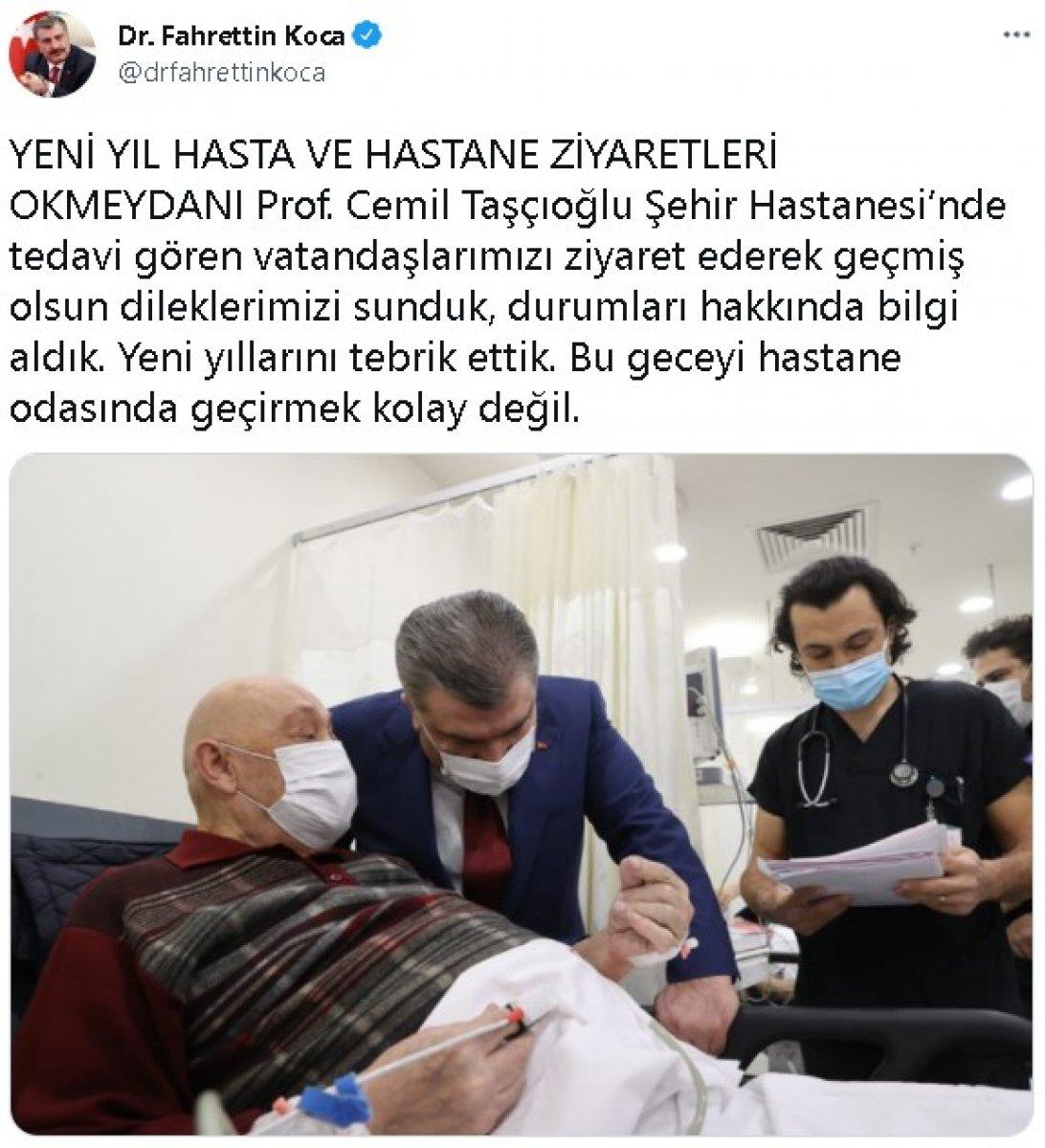 Sağlık Bakanı Fahrettin Koca, yılbaşı gecesinin hastanede geçirenleri ziyaret etti