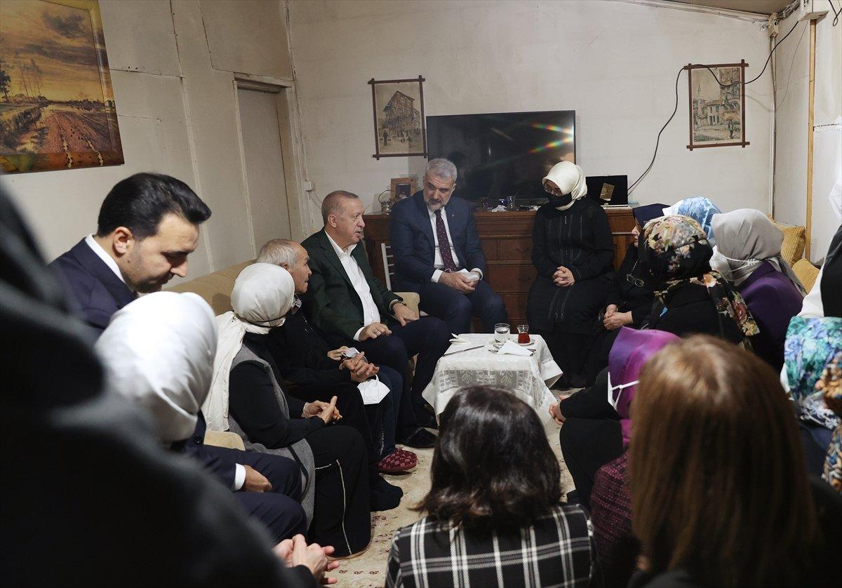 Cumhurbaşkanı Erdoğan, Hatem Kurt’u evinde ziyaret etti