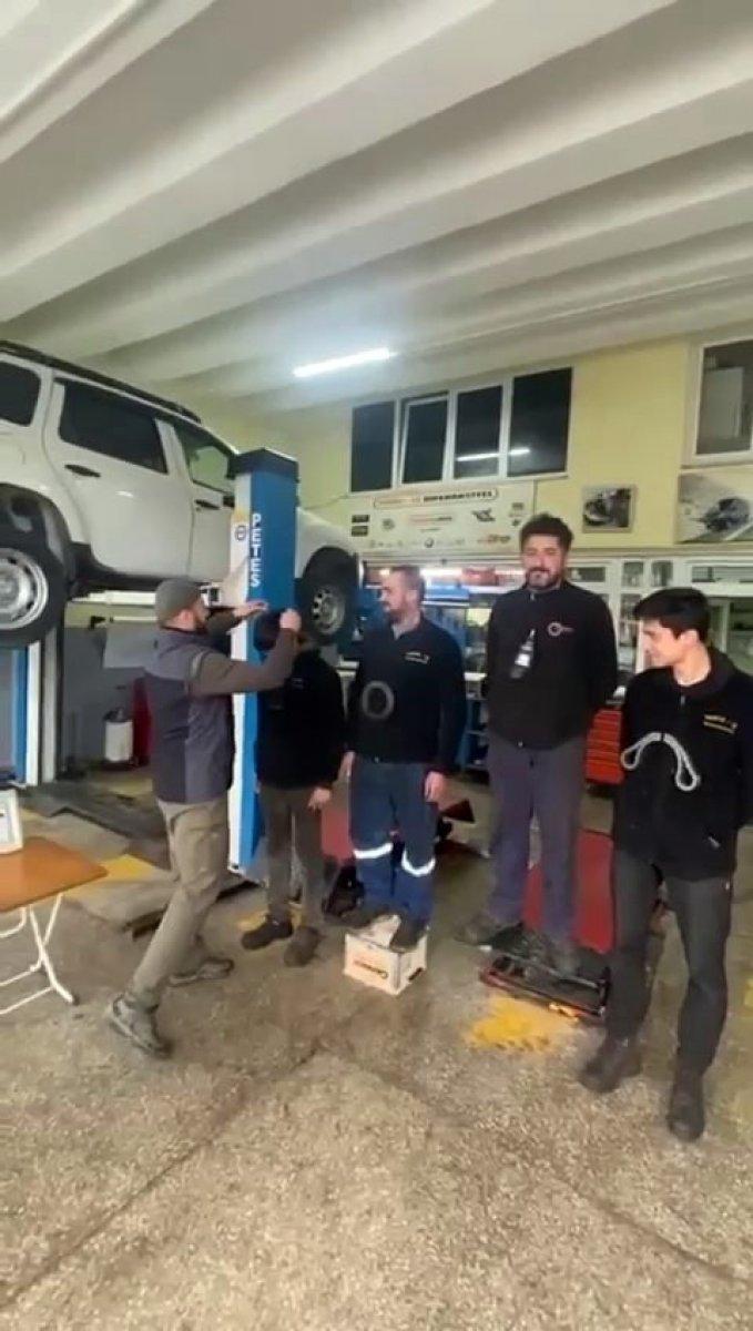 Sakarya'da oto tamircisi yılın elemanını böyle seçti
