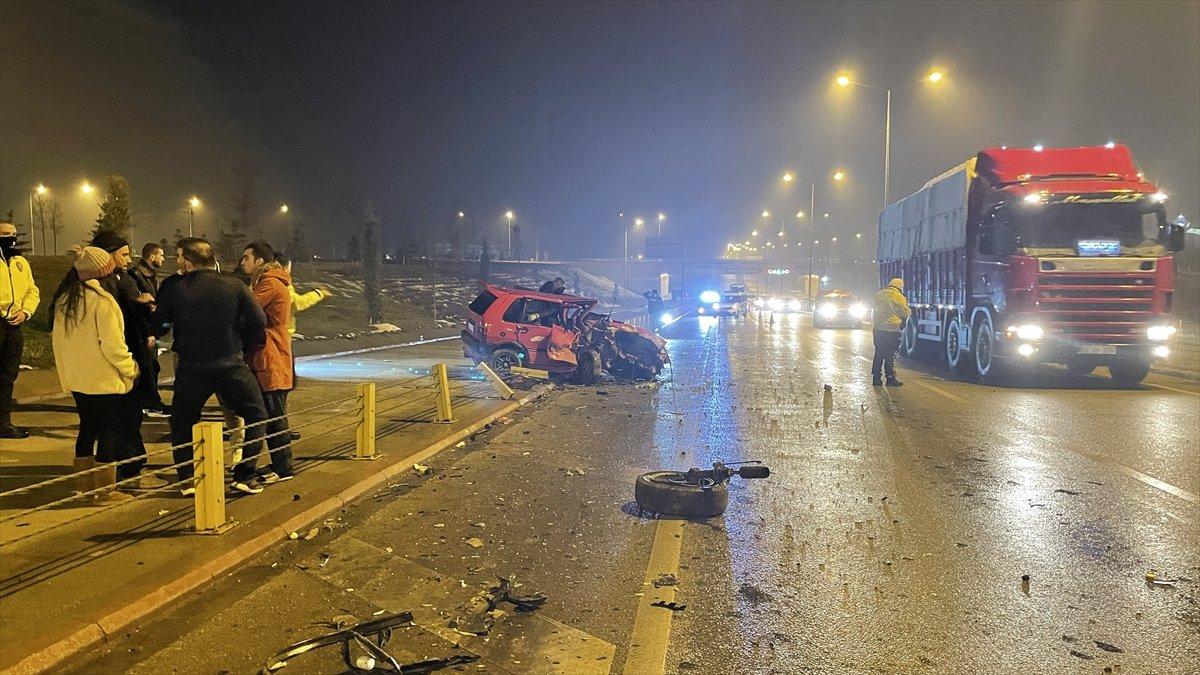 Konya'da çalıntı araçla kaza: 3 yaralı