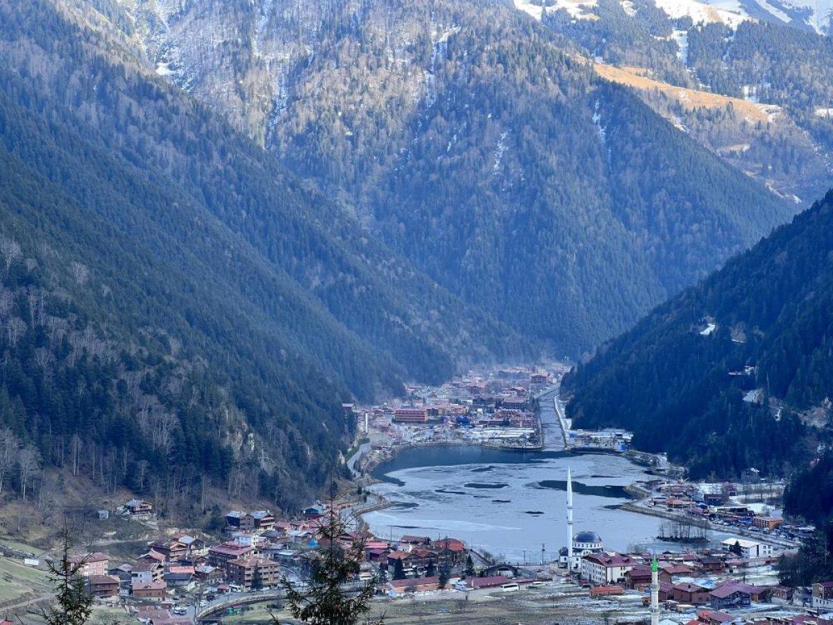 Uzungöl'ün büyük bölümü buz tuttu