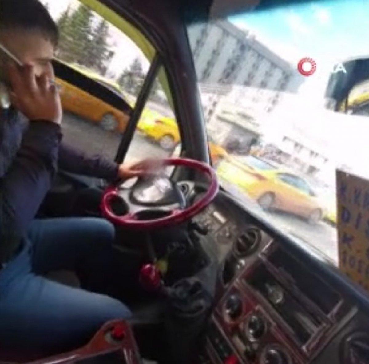 Ankara'da bazı dolmuş şoförlerinin rahat tavırları dikkat çekti