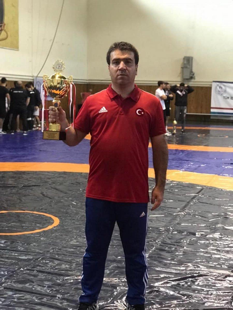 Bakan Kasapoğlu'ndan hayatını kaybeden antrenör için başsağlığı mesajı