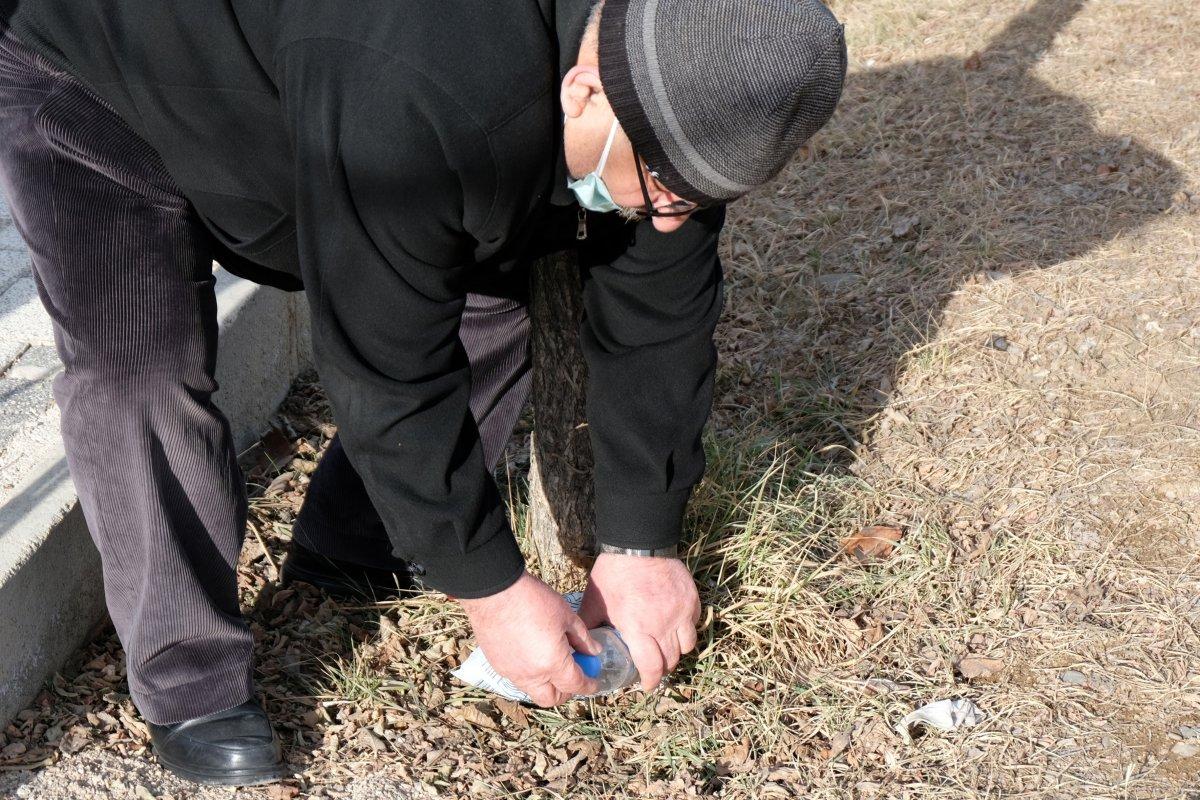 Gümüşhane'deki yaşlı adam, 2 buçuk yıldır mavi kapak topluyor