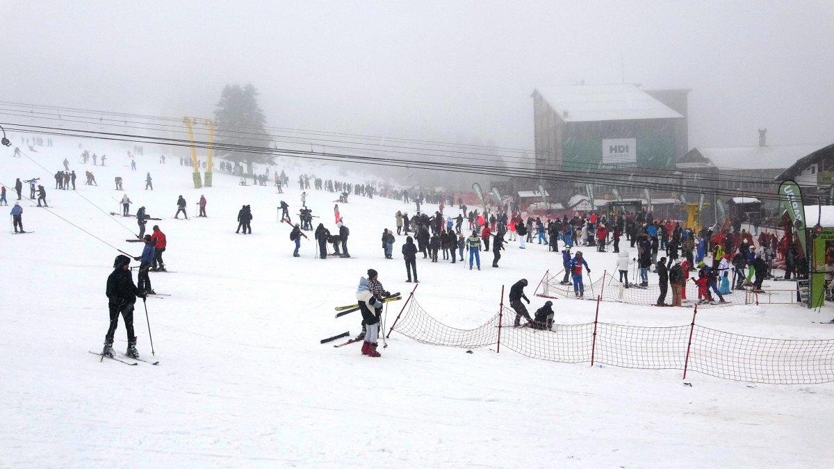 Uludağ’da yeni yılın ikinci gününde pistler doldu