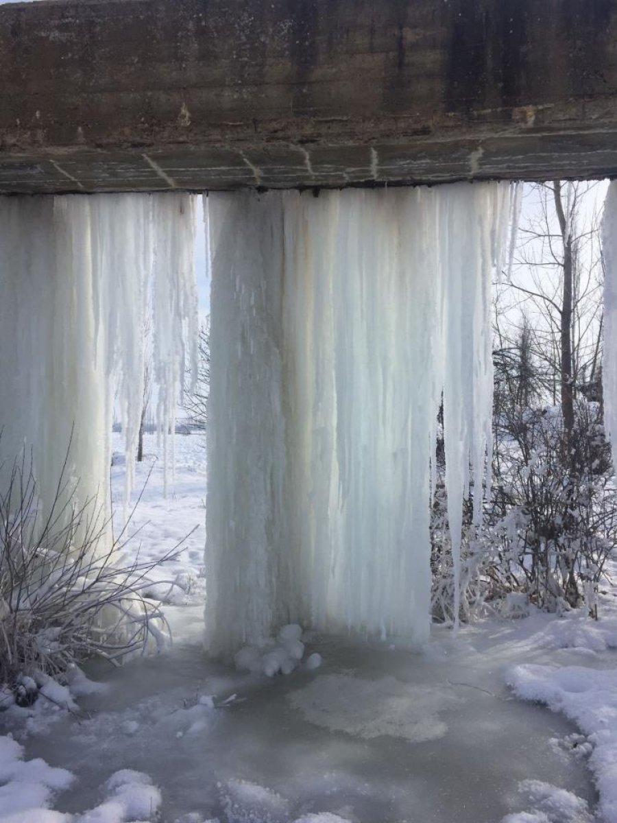 Adana'da dev buz sarkıtları oluştu