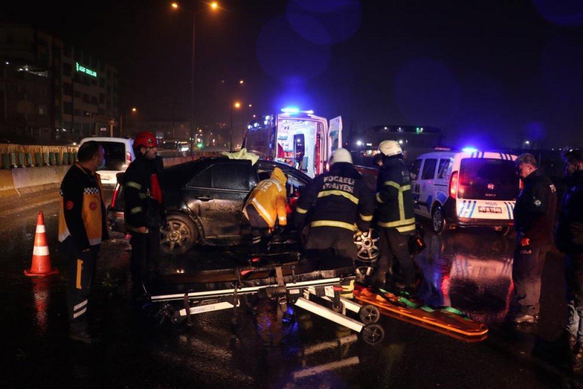 Kocaeli'de kaza yapan sürücü, yaralı kız arkadaşını bırakıp kaçtı
