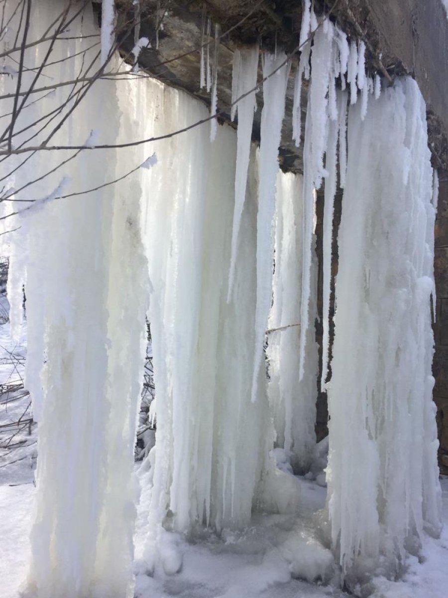 Adana'da dev buz sarkıtları oluştu