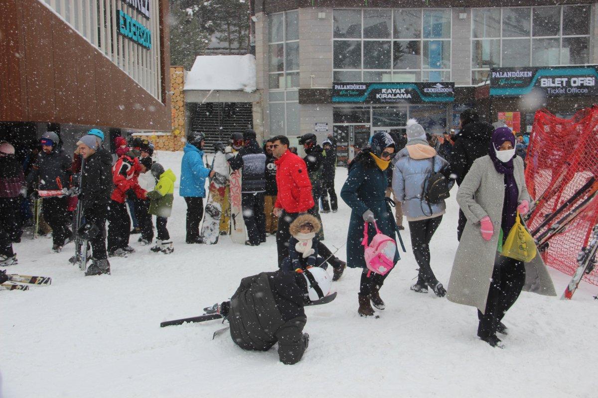 Tatilciler Palandöken'e akın etti
