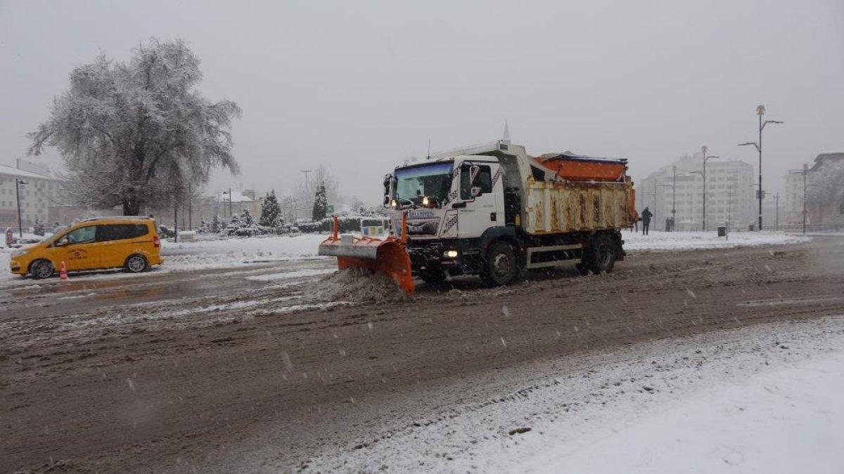 Sivas'ta 68 köyün yolu ulaşıma kapandı
