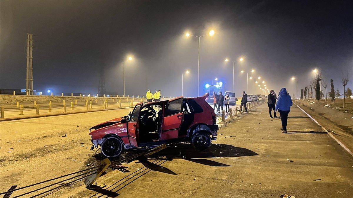 Konya'da çalıntı araçla kaza: 3 yaralı