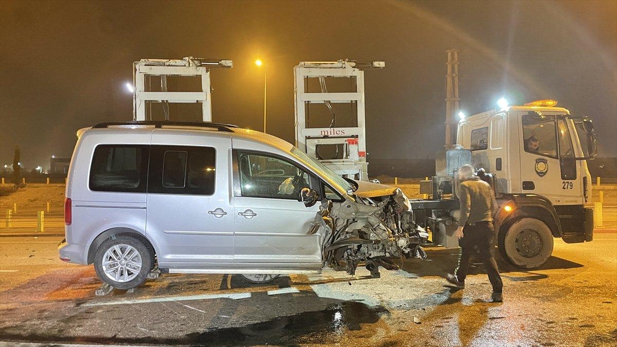 Konya'da çalıntı araçla kaza: 3 yaralı