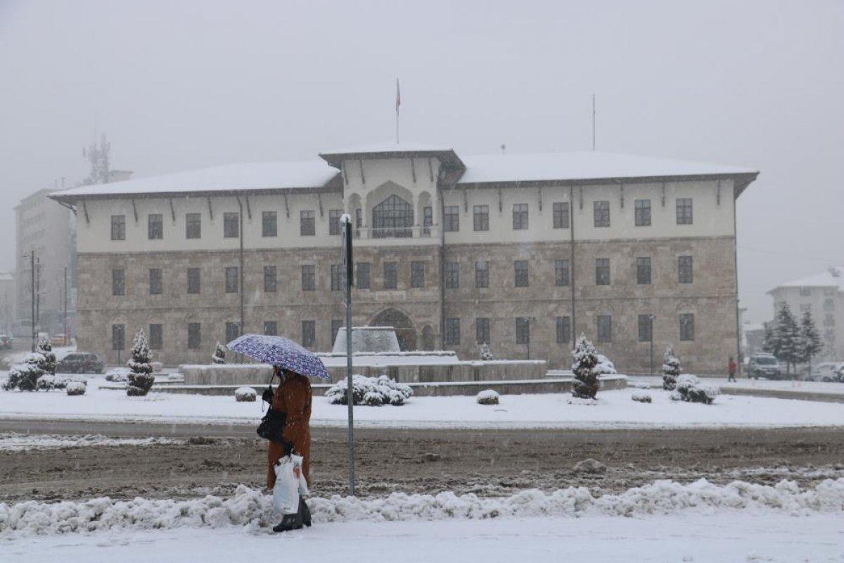 Sivas'ta 68 köyün yolu ulaşıma kapandı