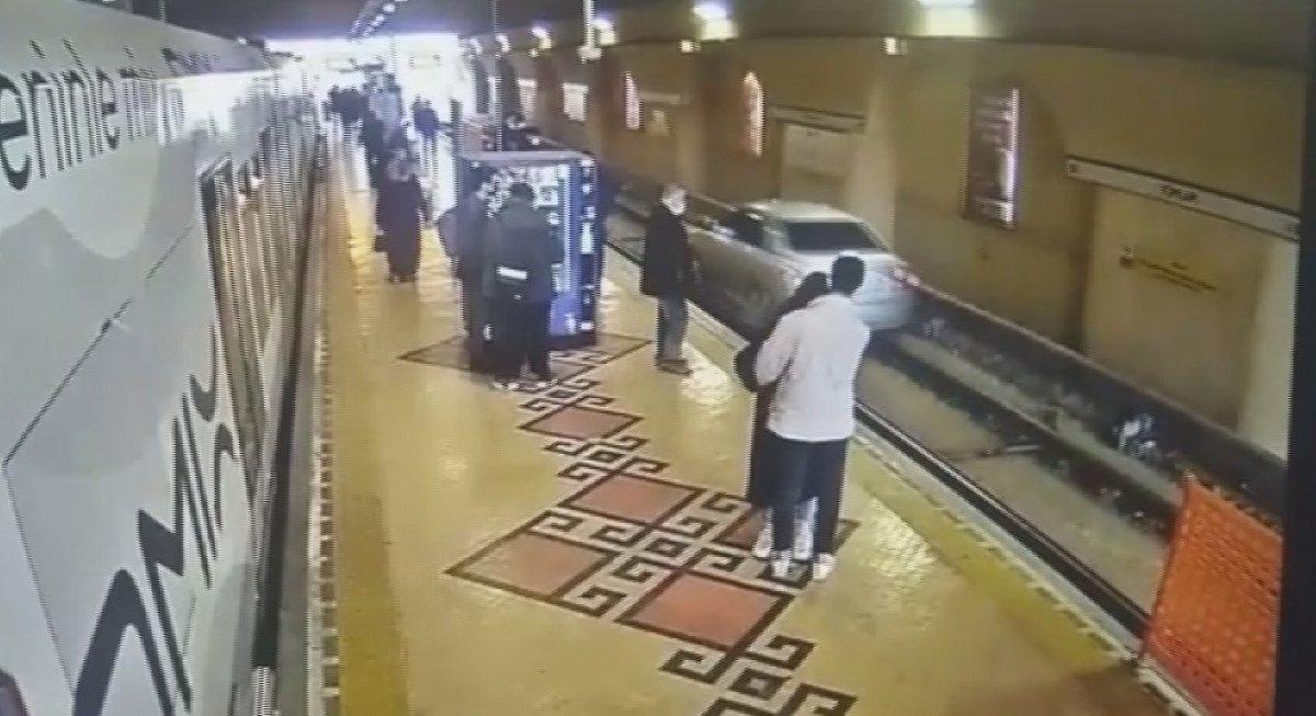 İstanbul'da tramvay yoluna giren sürücü