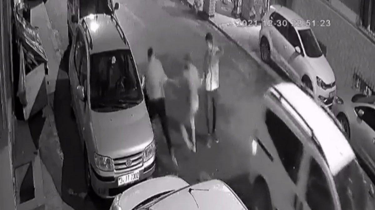 Esenyurt'ta kovaladıkları genci darbettiler