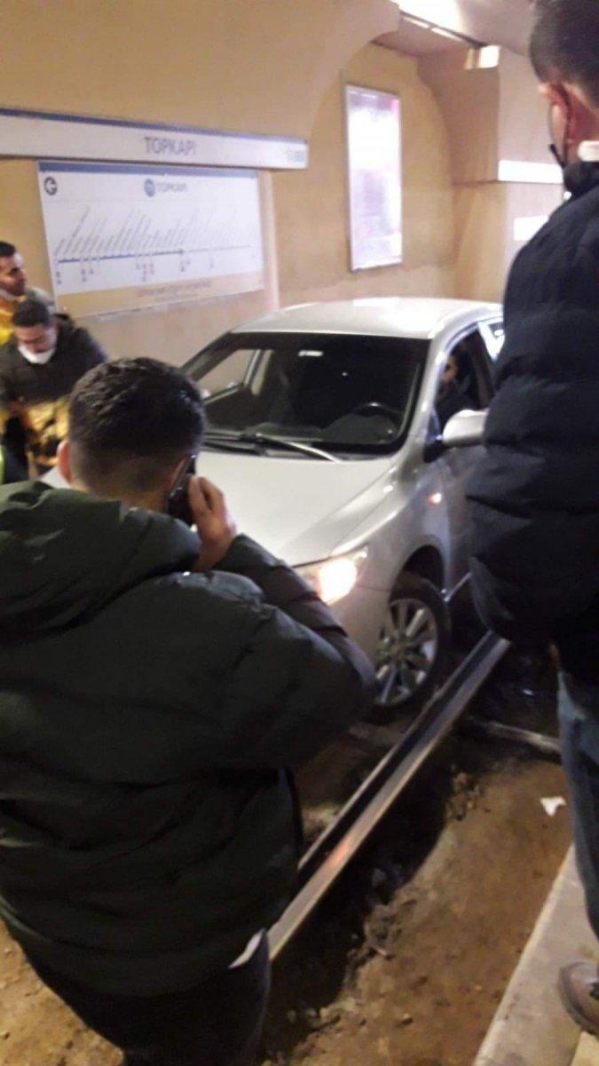 İstanbul'da tramvay yoluna giren sürücü