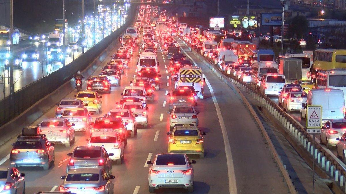 Yeni yılın ilk iş gününde İstanbul trafiğinde son durum