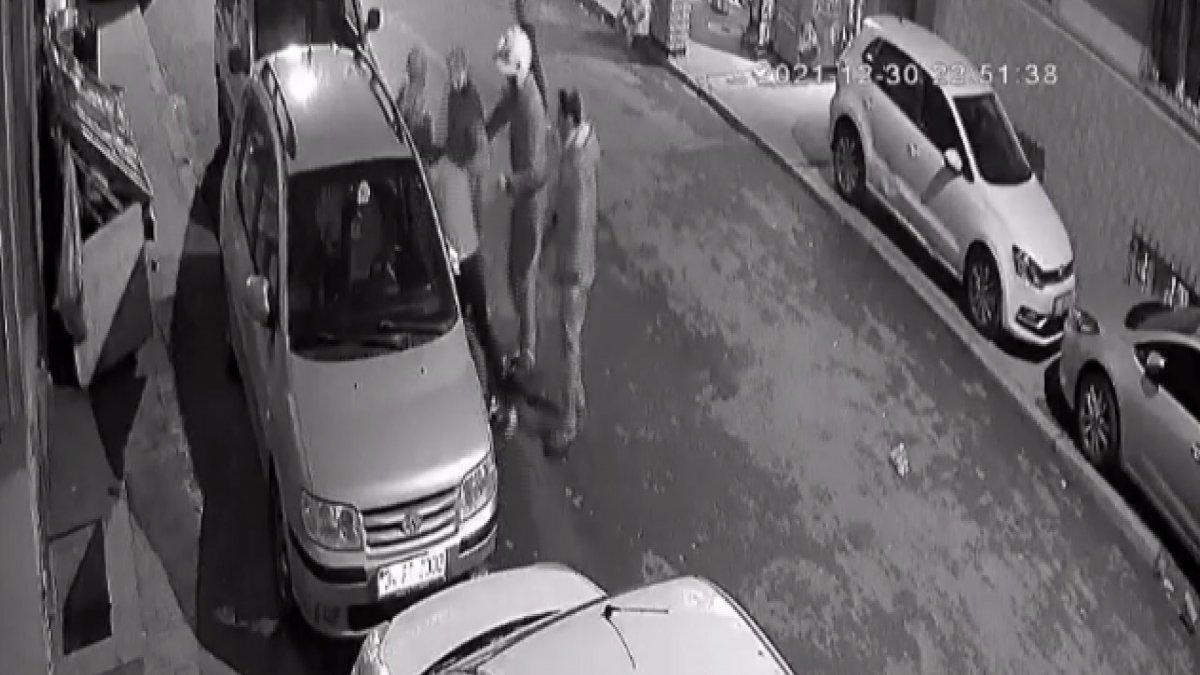 Esenyurt'ta kovaladıkları genci darbettiler