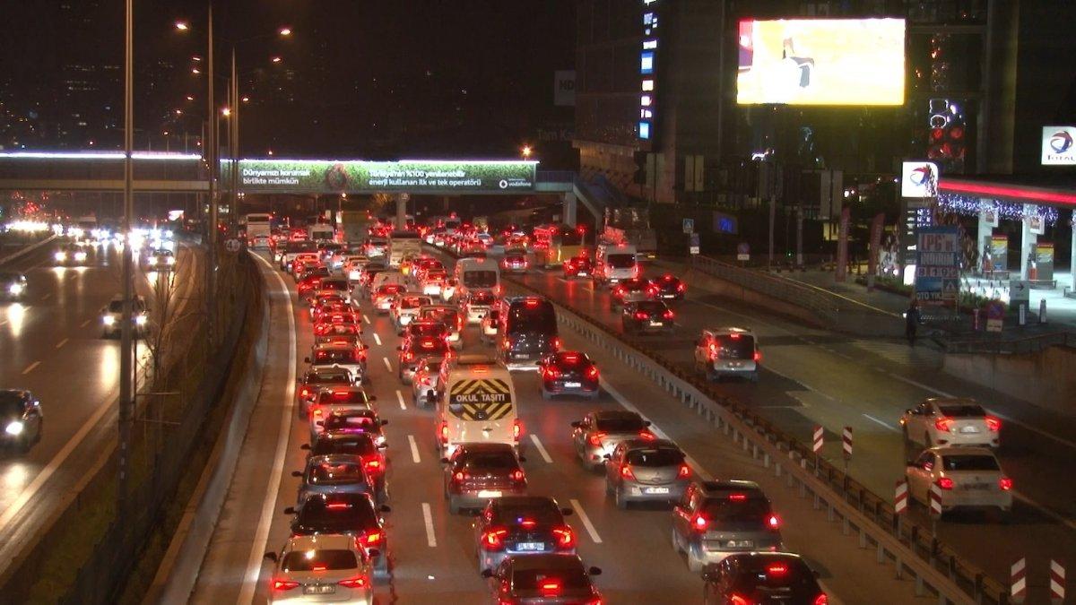 Yeni yılın ilk iş gününde İstanbul trafiğinde son durum