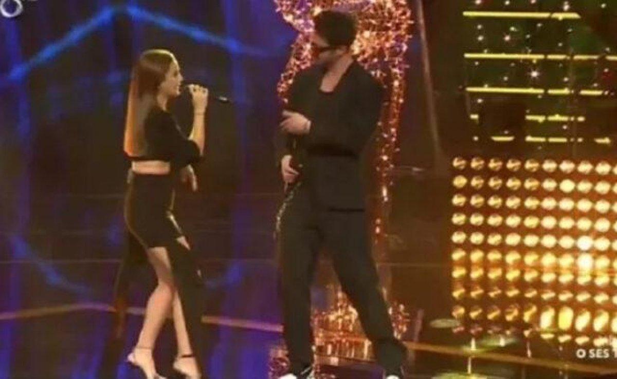 Murat Boz ile Damla Sönmez sahnede yakınlaştı