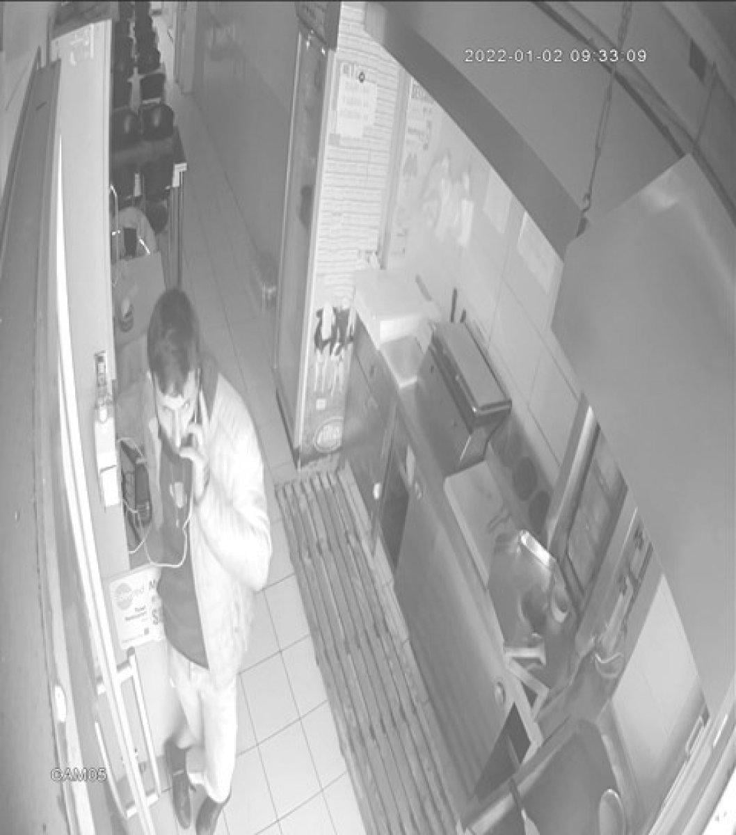 Bursa'da şarj bahanesiyle telefon çalan şahıs kamerada