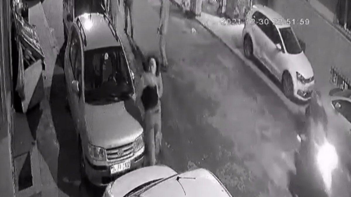 Esenyurt'ta kovaladıkları genci darbettiler