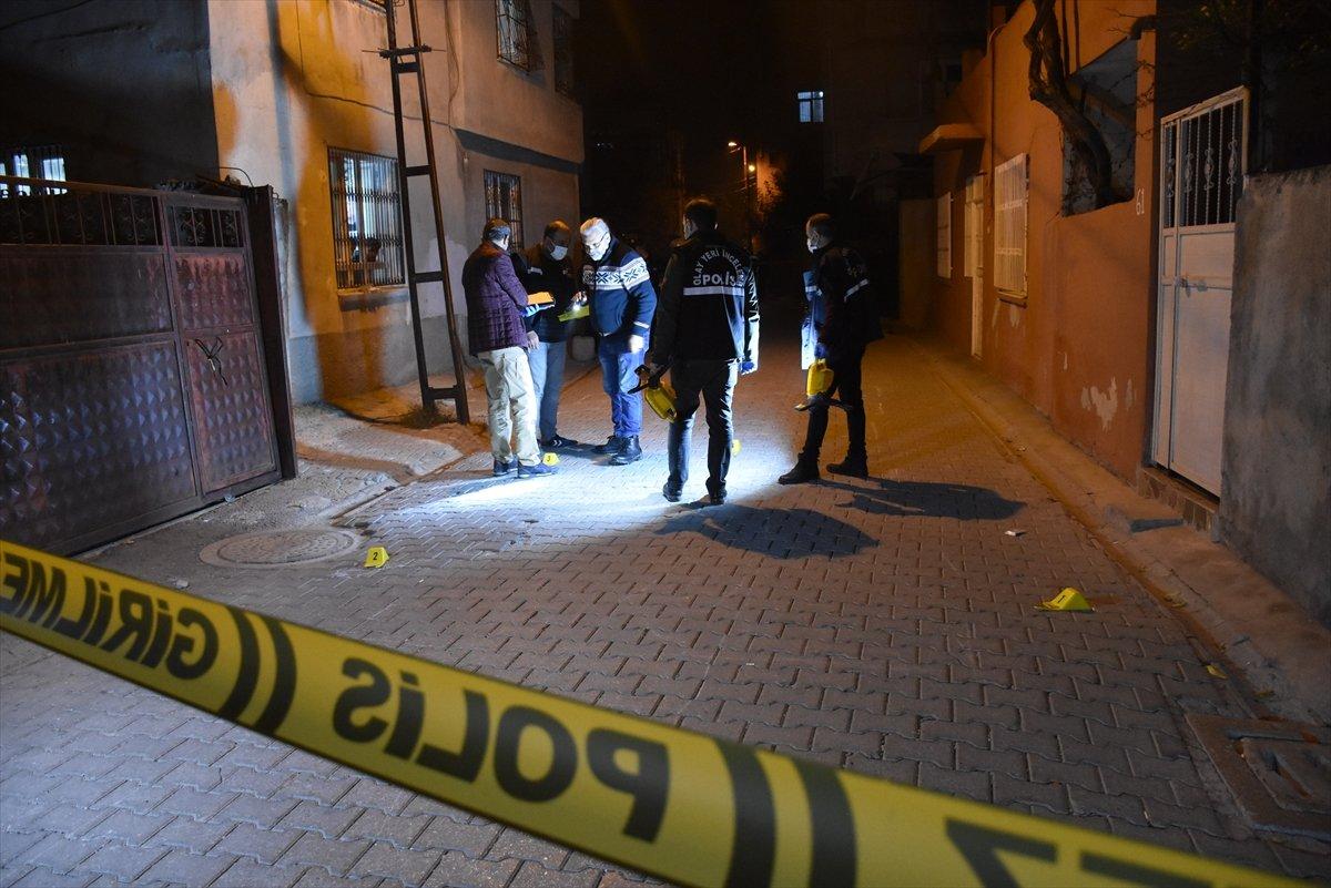 Adana’da silahlı kavgaya müdahale eden polis vuruldu