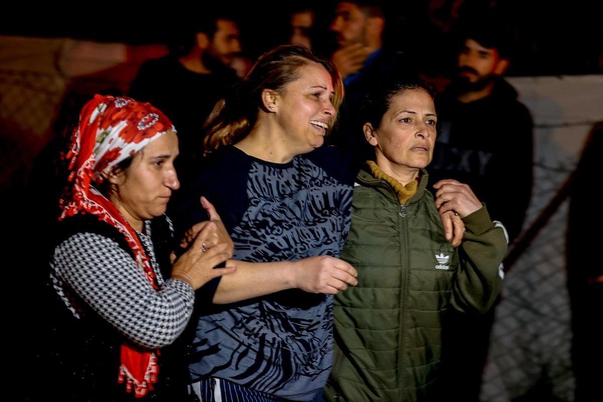 Antalya'da eşyalarını yangından kurtarmak isteyen aile hastanelik oldu