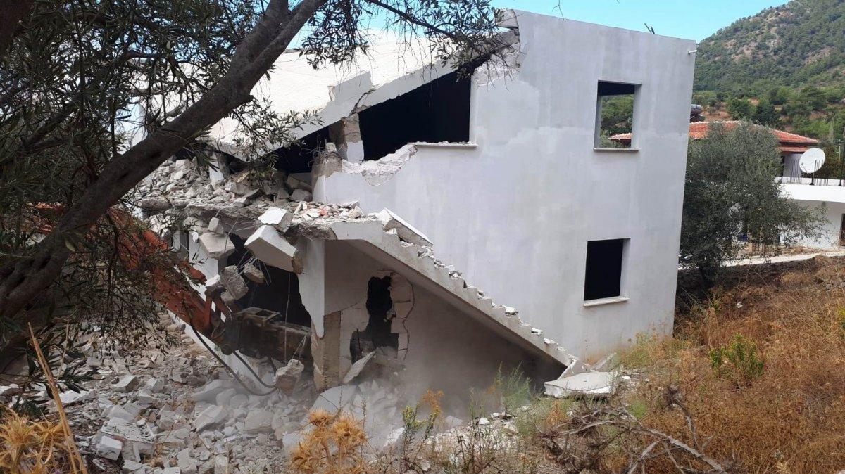 Bodrum'da kaçak yapılar yıkılıyor
