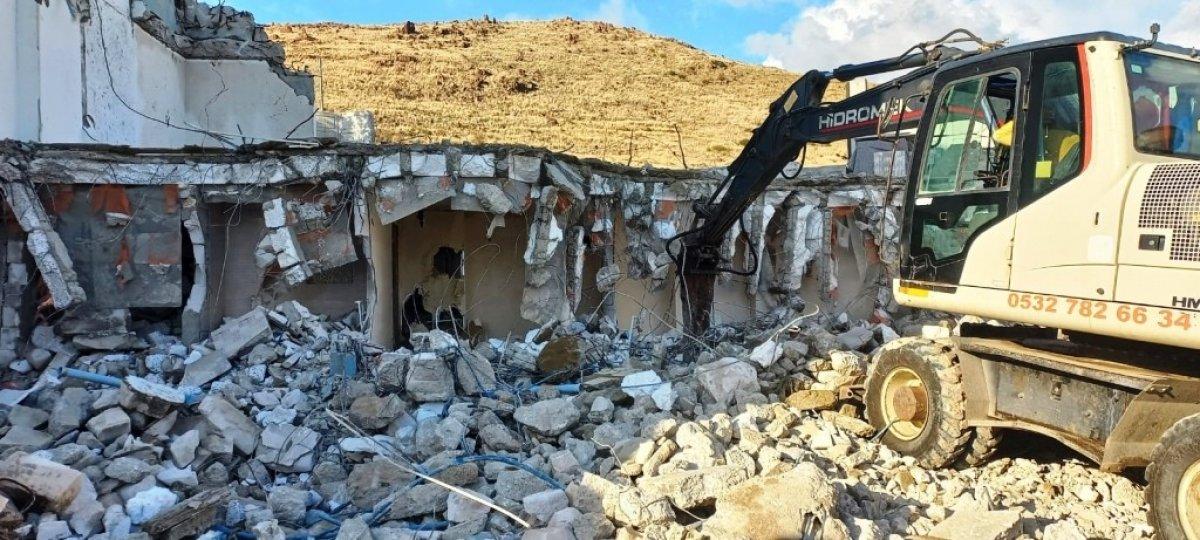 Bodrum'da kaçak yapılar yıkılıyor