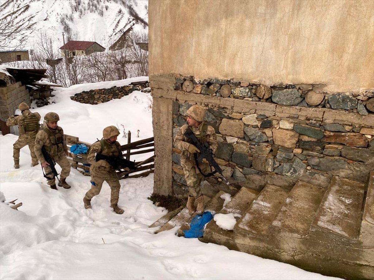 Bitlis merkezli 4 ilde terör operasyonu: 8 gözaltı