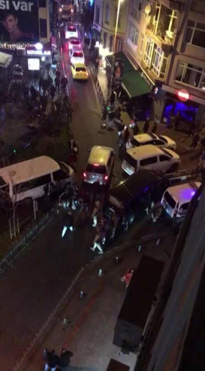 Kadıköy’de eşini bıçaklayan kadın, kızını rehin aldı