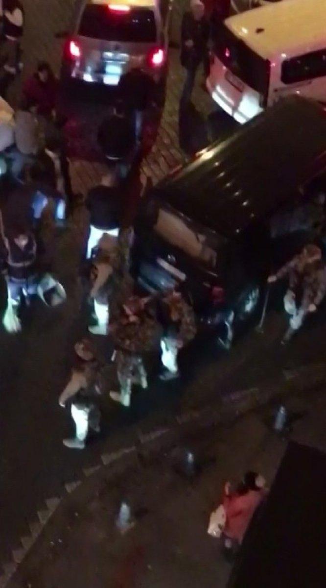 Kadıköy’de eşini bıçaklayan kadın, kızını rehin aldı