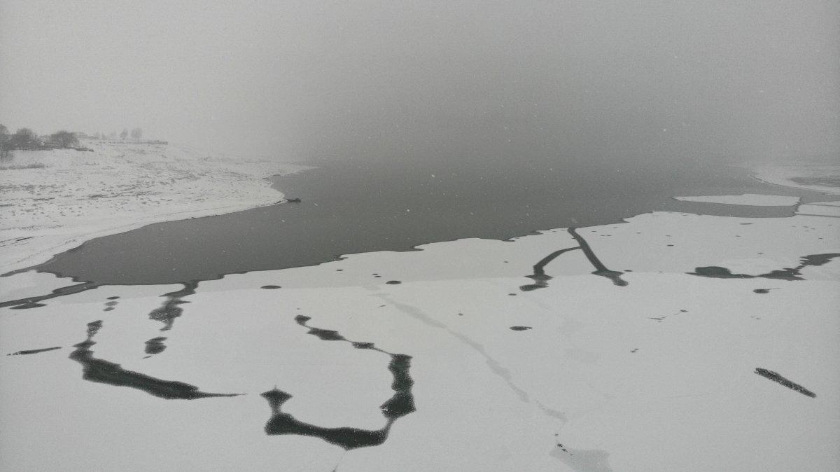 Alparslan-1 Barajı'nın yüzeyi kısmen dondu