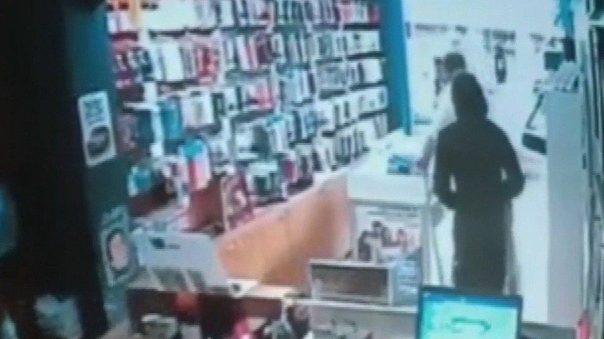 Sultangazi'de hırsızlığı fark edince tokatlayarak dışarı çıkarttı