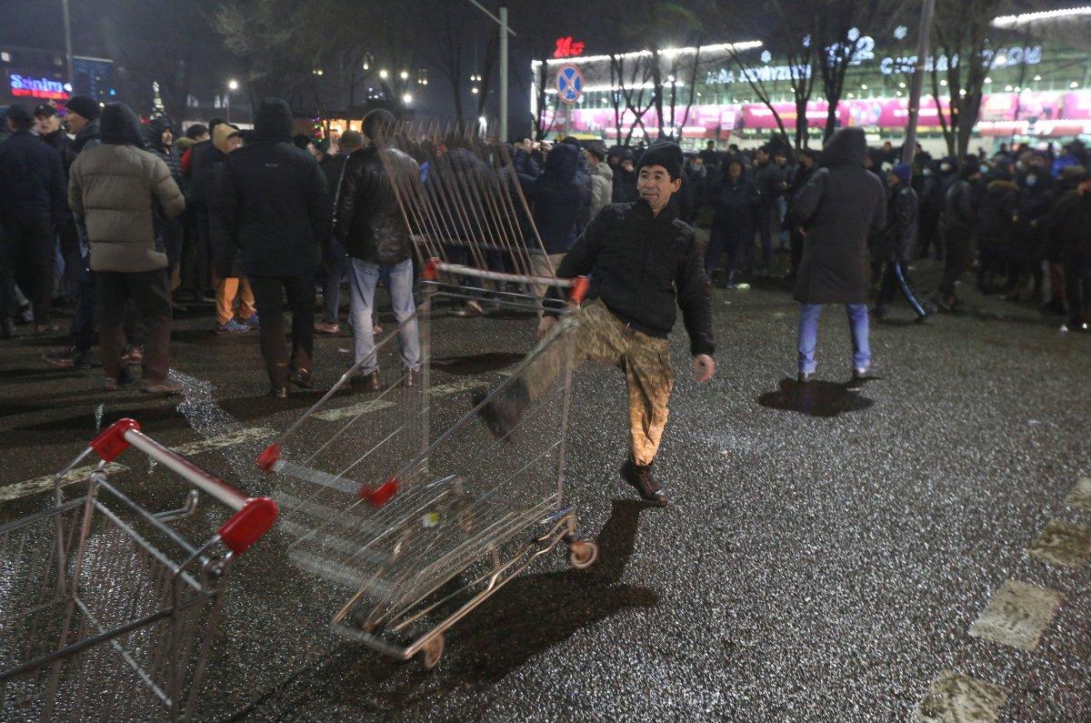 Kazakistan'da protestolar: OHAL ilan edildi