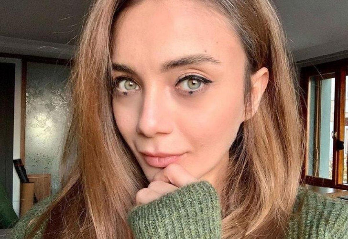 Damla Sönmez'den sırt dekolteli poz