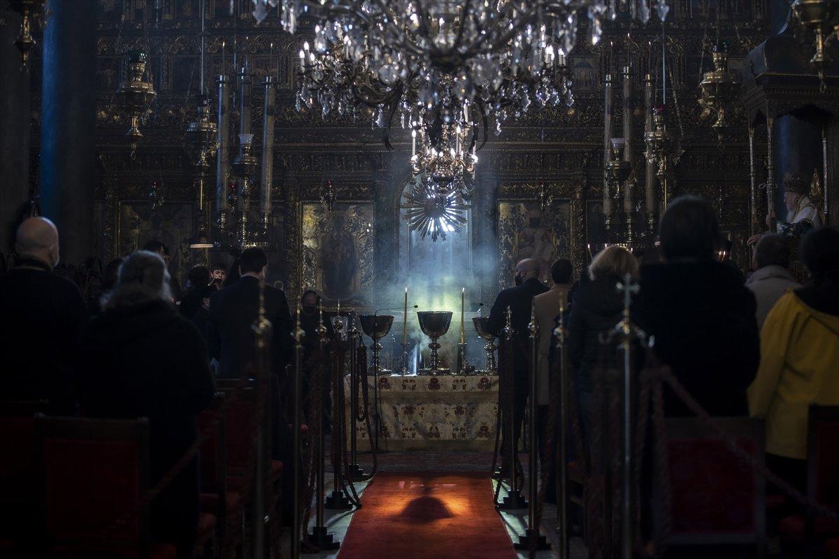 Kuzguncuk'ta haç çıkarma töreni yapıldı