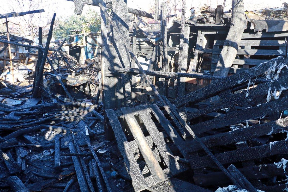 Antalya'da yangında her şeylerini kaybeden ailenin yüzü, yapılan yardımlarla güldü