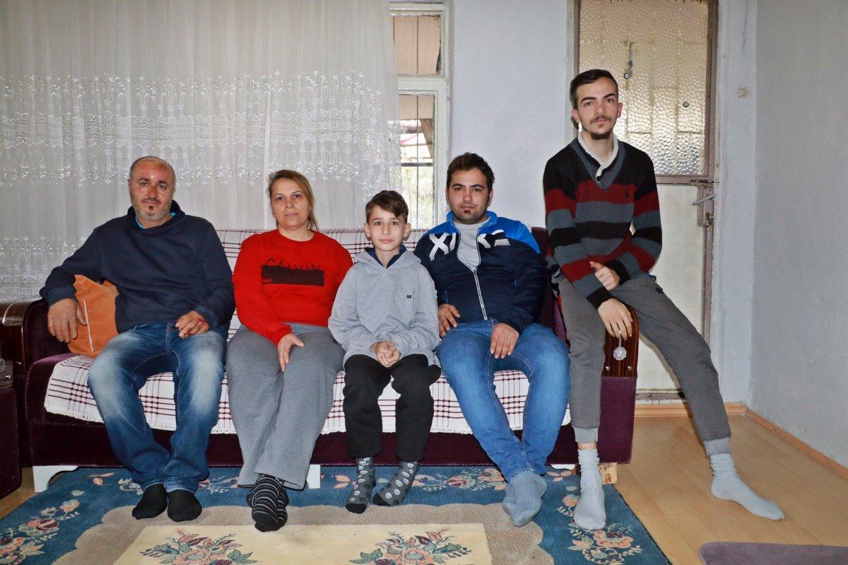 Antalya'da yangında her şeylerini kaybeden ailenin yüzü, yapılan yardımlarla güldü