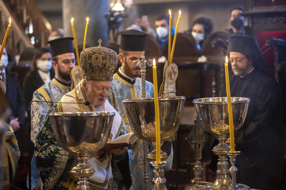 Kuzguncuk'ta haç çıkarma töreni yapıldı