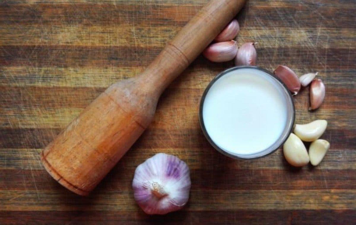 Süte sarımsak koyup içmenin inanılmaz faydaları
