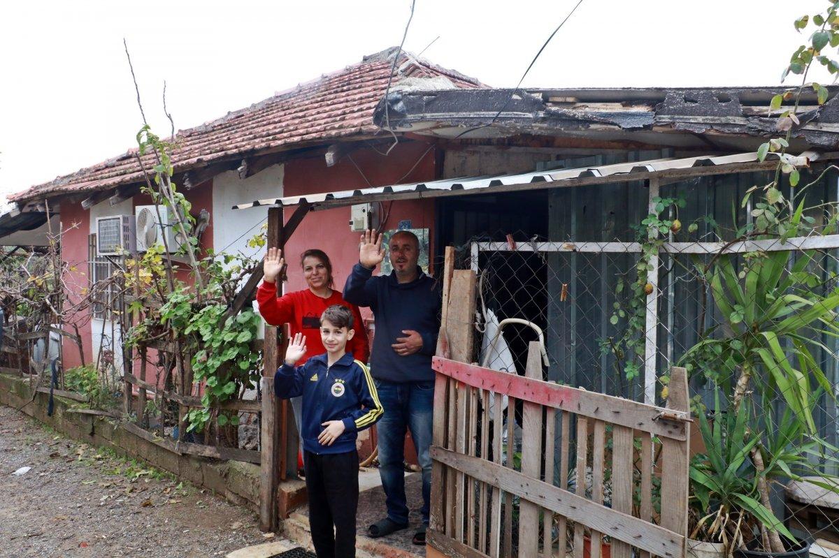 Antalya'da yangında her şeylerini kaybeden ailenin yüzü, yapılan yardımlarla güldü