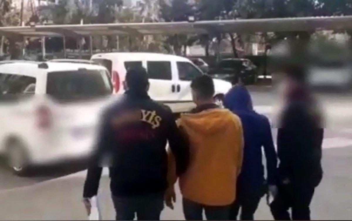 Mersin’de hırsızlık şüphelilerini, otomobilin önündeki yazı ele verdi