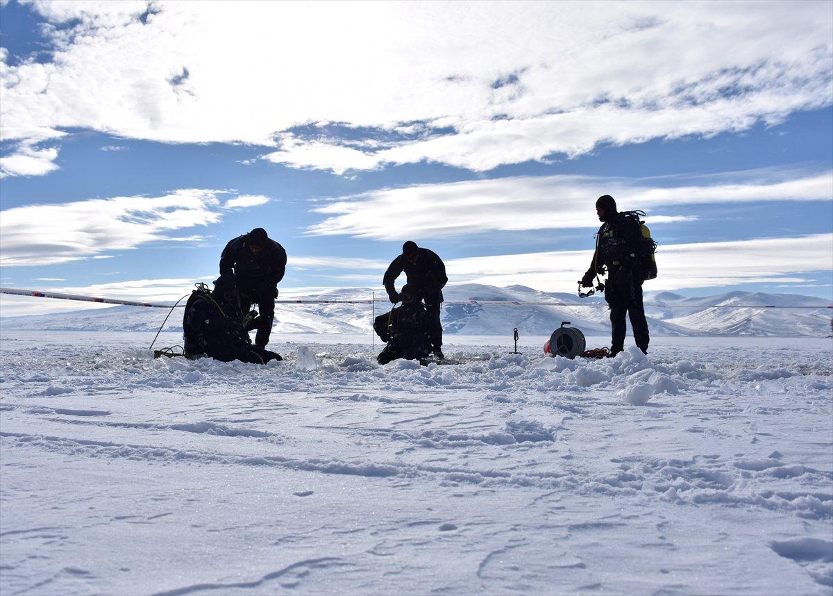 Çıldır Gölü'nde su altı komandoları dalış gerçekleştirdi