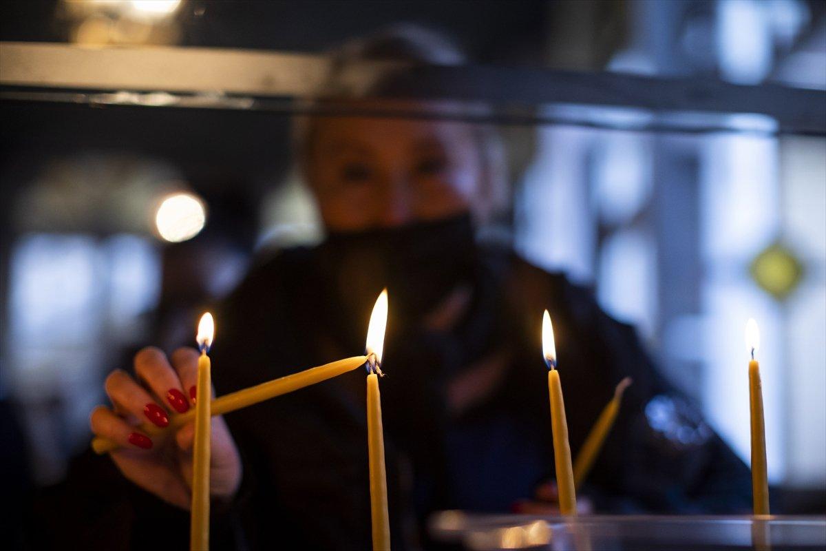 Kuzguncuk'ta haç çıkarma töreni yapıldı