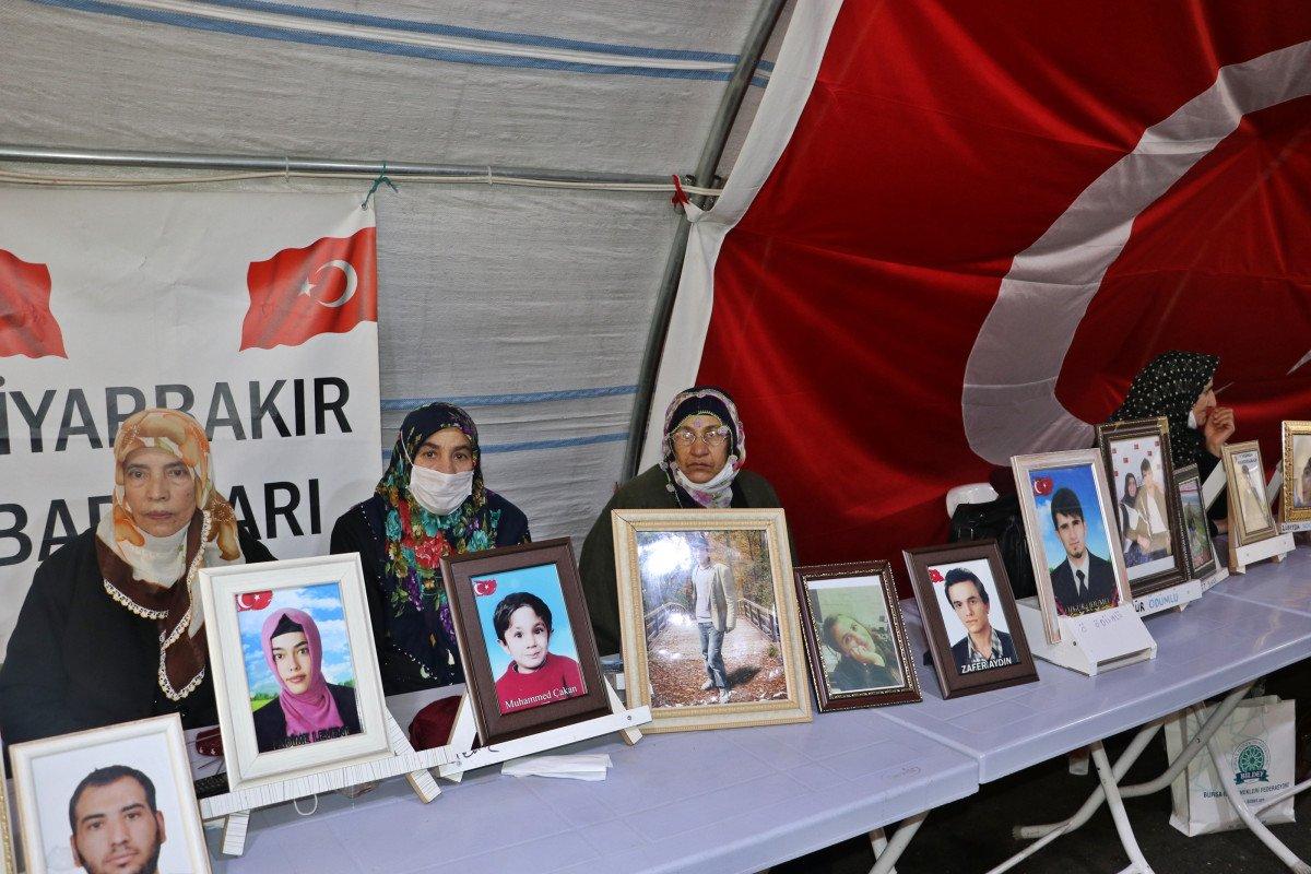 Evlat nöbetindeki anne: Evlat hasretinden içimiz yanıyor